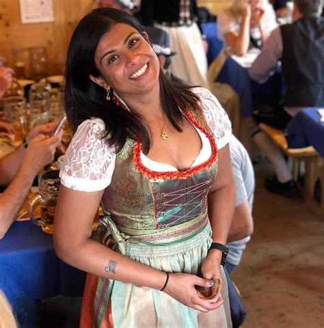 What to Wear at Oktoberfest: The Complete Guide to Wearing a German Di ...