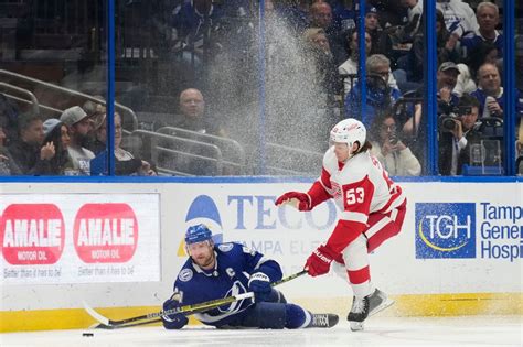 How To Watch The Tampa Bay Lightning Vs Detroit Red Wings Nhl 12 21