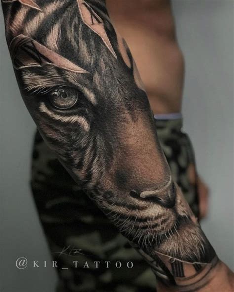 Tatouage De T Te De Tigre R Aliste Horloge Bris E Sur Avant Bras