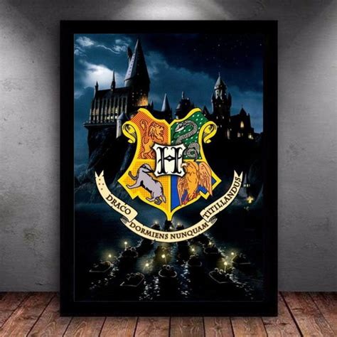 Quadro decorativo Hogwarts brasão Harry Potter Elo7