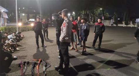 Belasan Remaja Di Garut Diamankan Polisi Saat Lakukan Aksi Perang Sarung