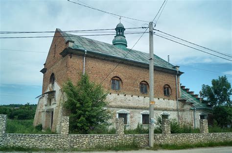 Острів. Костьол-житло Цікаві місця • Пам'ятки • Що подивитись у Острів ...