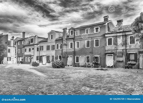 Arquitectura Pintoresca En La Isla De Burano Venecia Italia Imagen De