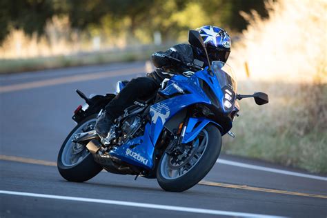 Video Suzuki Unveils Gsx R Sportbike And Gsx S Gx Crossover