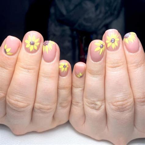 42 Sunflower Nail Designs To Brighten Up Your Summertime