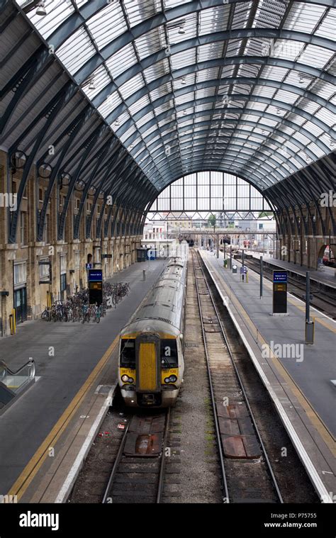 London Kings Cross Railway Station Platform And Train Stock Photo Alamy