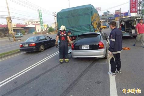 酒測值破表！醉男開小客車追撞大貨車 送醫不治 社會 自由時報電子報