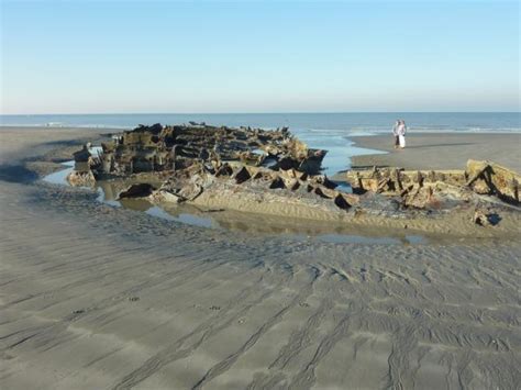 Shipwrecks on the beaches | Dunkerque Tourisme