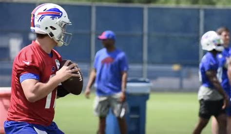 Injury Update For Buffalo Bills QB Josh Allen - The Spun