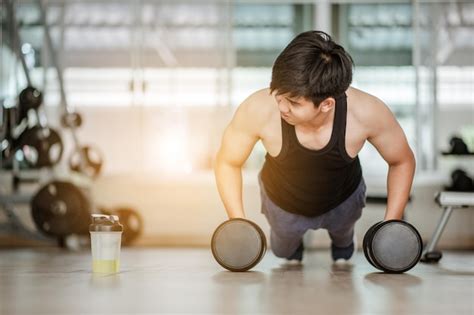 Deporte Hombre Guapo Haciendo Ejercicio De Flexiones Con Una Mano En El