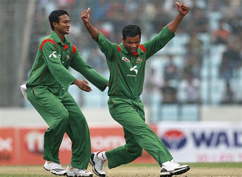 Shakib Al Hasan And Mashrafe Mortaza Celebrate The Wicket Of Tatenda