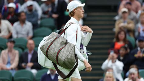 Prima Volta Di Un Tennista Con Una Borsa Griffata Jannik Sinner E