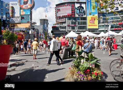 Celebrate Yonge The Longest Street In The World Torontoontario