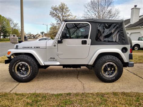 Ion Series 174 Wheel For 87 06 Jeep Wrangler Yj And Tj In 15x8 With 3 5in Backspace Gloss Black