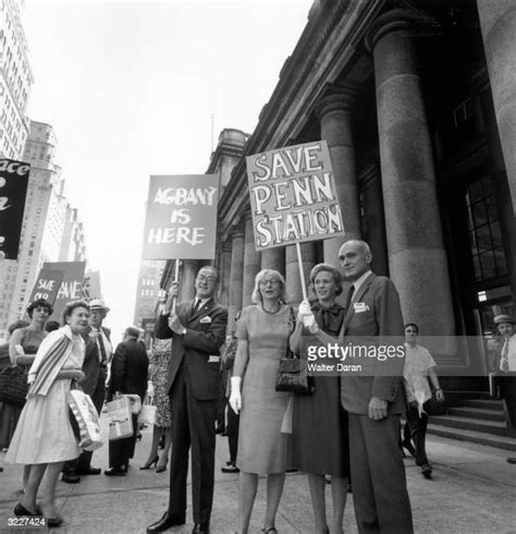 Johnson Johnson Sign Stock Fotos Und Bilder Getty Images