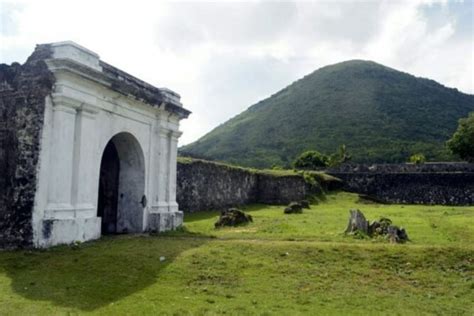 Wisata Benteng Nassau Banda Neira