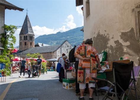 Exposant Pour Trois Jours Village Suisse Du Livre St Pierre De