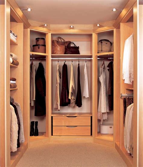 Walk-in closet lighting design - Hawk Haven