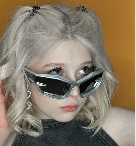 "Наверное поэт", "Якоръ" и "Even Cute", что про них известно?