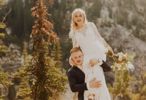 Who Is Zach Bryan Wife? Facts About Girlfriend, & Relationships