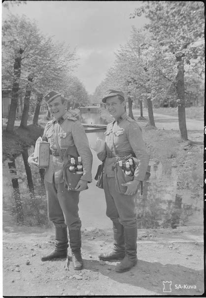 Горячие финские парни у Самсониевского канала 25 июля 1942 год Фотограф ...