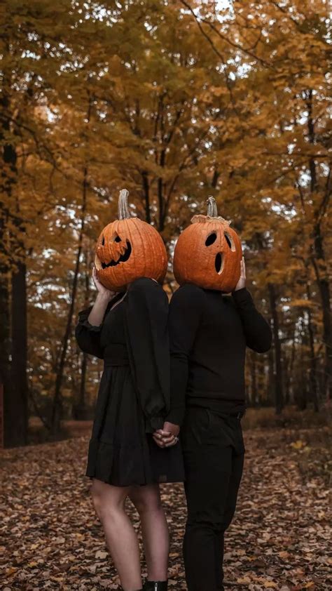 Pumpkin Heads Photoshoot Pose Ideas For Couples Halloween Photoshoot Halloween Costumes