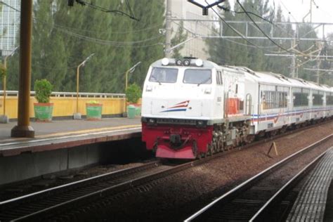 Minggu 40 000 Pemudik Tinggalkan Jakarta Gunakan Kereta Api