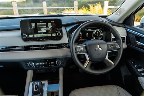 Mitsubishi Outlander Exceed Review Carexpert