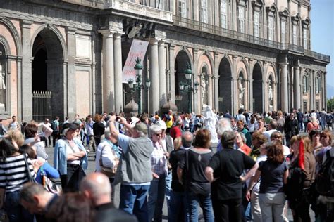 Tutti pazzi per Napoli è boom di turisti per Pasqua