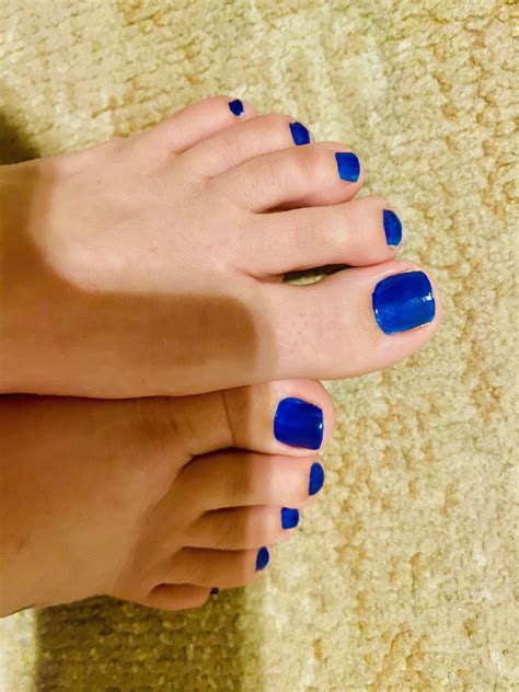 Happy Monday Hope My Cute Toes Brighten Your Day Scrolller