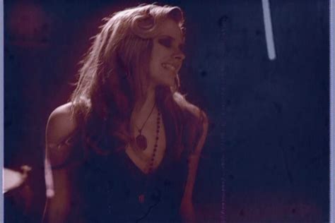 Avril Lavigne Nobody S Home Music Video Screencaps HQ Music