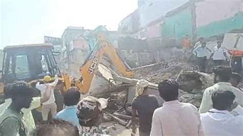 Building Collapsed In Amravati अमरावती मधील प्रभात चौकात तीन मजली