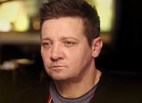 Jeremy Renner revela que seu olho saltou da órbita durante grave