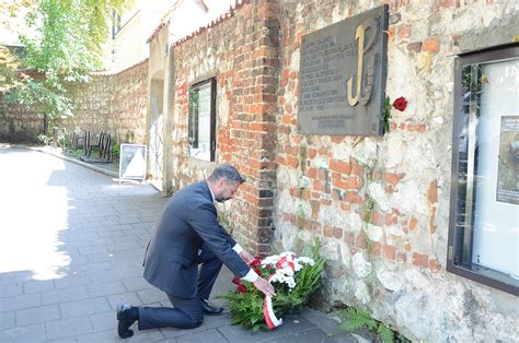 Uroczysto Ci Pogrzebowe Ireny Odrzywo Ek Zg Adzonej Przez Komunist W