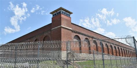 Leader Of Leavenworth Federal Prison Depart After Insider Investigation