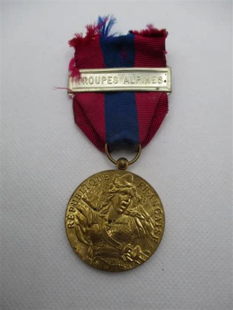 Militaria Ancienne Medaille Militaire Defense Nationale Agrafe Troupes