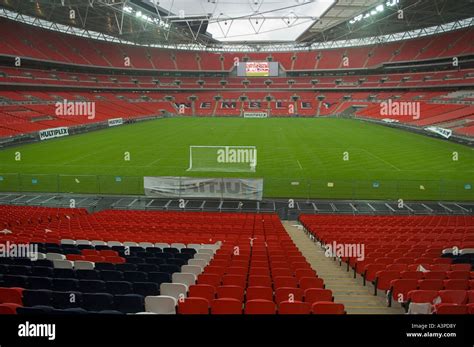 El Nuevo Estadio De Wembley En El Tono De La Atrea De Asientos En El