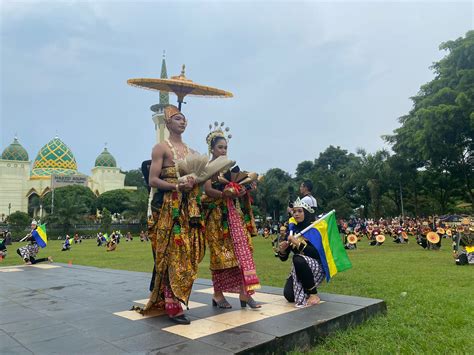 Tarian Kolosal Kisah Ratu Maduretno Memukau Parade Senja Kab Magetan