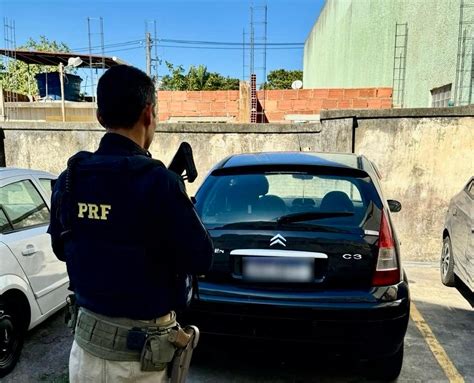 PRF intercepta veículo roubado na Rio Santos Polícia Rodoviária Federal