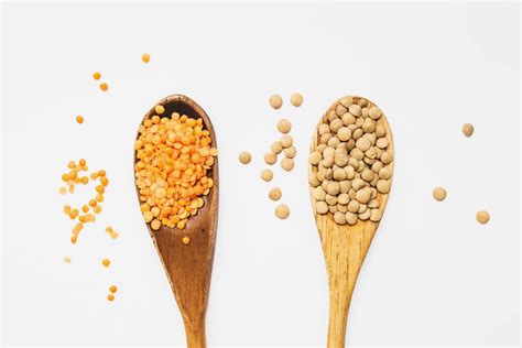 Raw Pardin Lentils In A Wooden Spoon Creative Commons Bilder