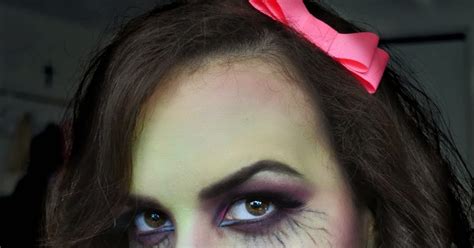 CarolinaCupcake Makeup: Zombie Girl Makeup! Halloween Look #3!