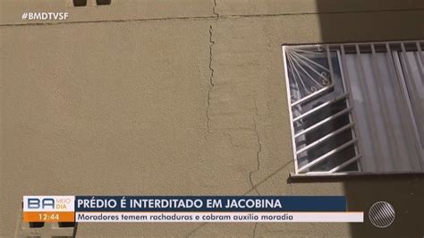 Moradores relatam medo e insegurança após rachaduras aparecerem em