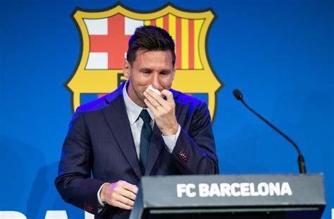 Tisu Bekas Air Mata Lionel Messi Saat Berpisah Dari Barcelona Dijual Rp