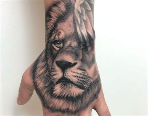 Top 53 Imagen Mujer Tatuajes De Leones En La Espalda Abzlocal Mx