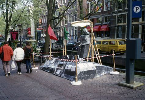 Spinoza Monument Thomas Hirschhorn