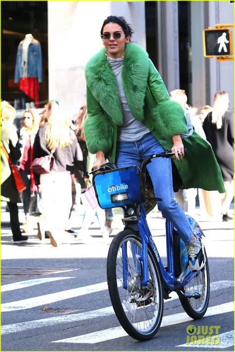 Kendall Jenner Takes A Bike Ride Around Nyc On Rd Birthday Photo