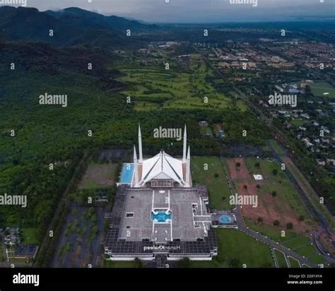 Faysal mosque Islamabad Stock Photo - Alamy