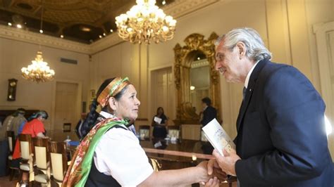 El Presidente Recibi A Integrantes De La Comunidad Mapuche Del