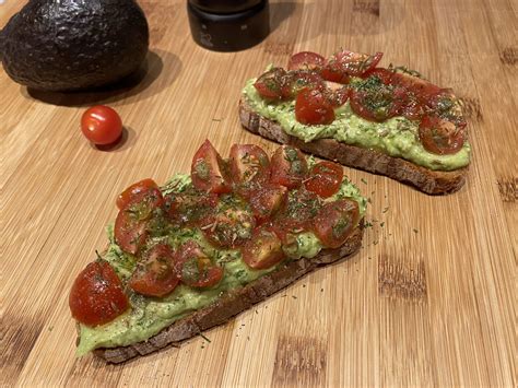 Tartines Au Beurre D Avocat Et Tomates En Sauce Vierge De Yotam