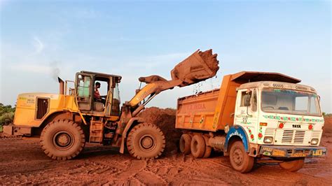 Liugong 856 Wheel Loader Loading Iron Ore Fines In Tata Dump Truck 2518